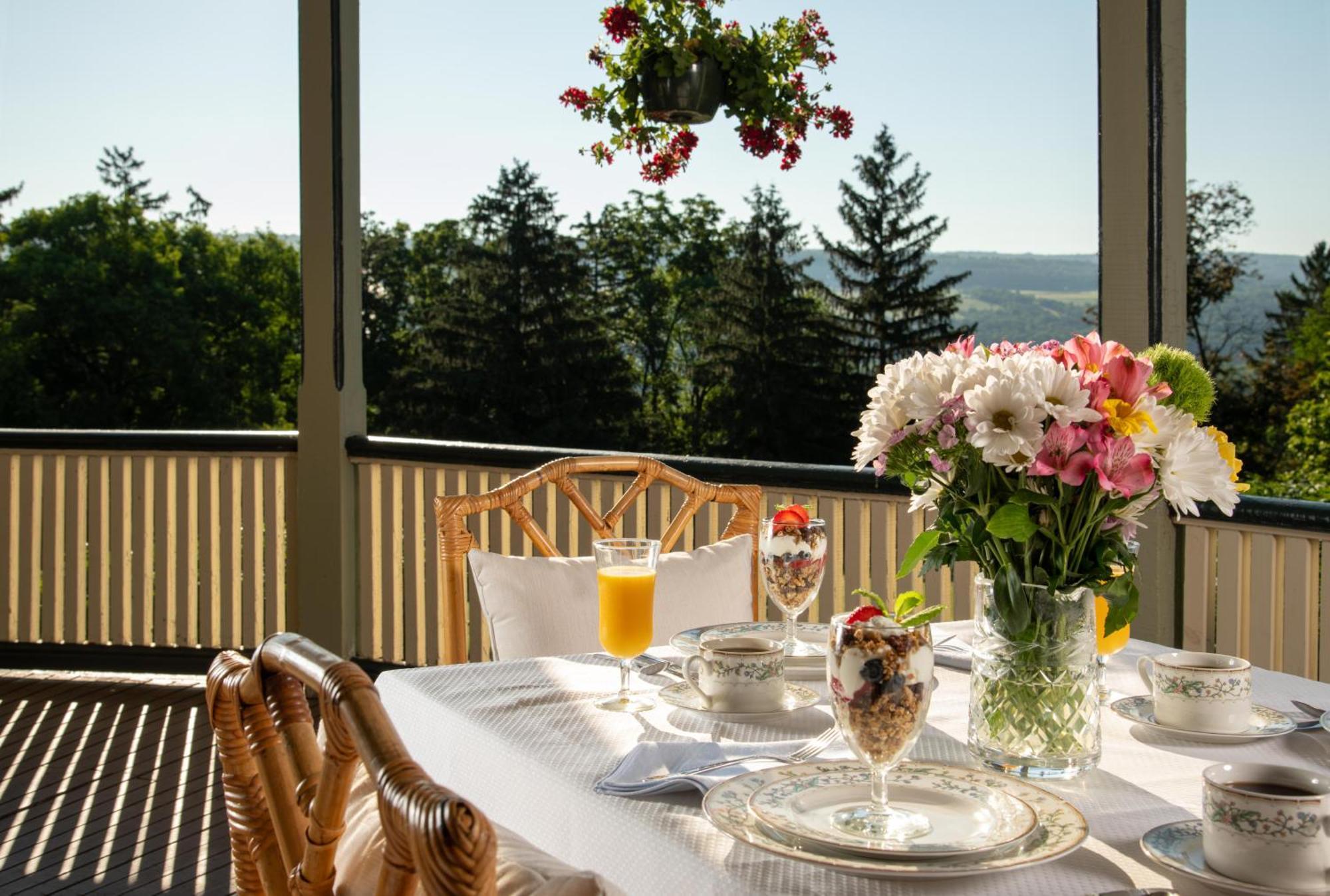 Idlwilde Inn Уоткинс Глен Екстериор снимка